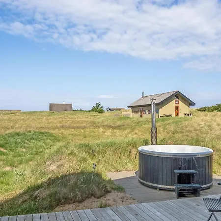 Three-bedroom Holiday In Løkken