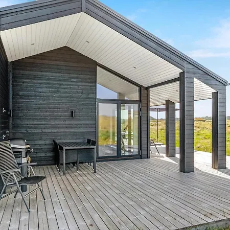 Three-bedroom Holiday In *