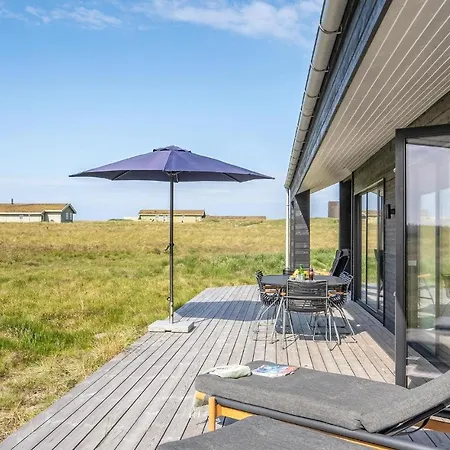 Three-bedroom Holiday In