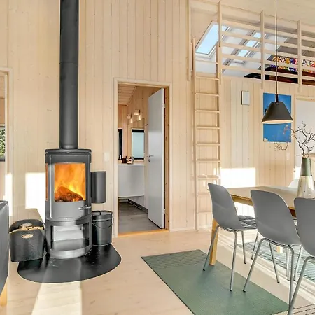 Three-bedroom Holiday In Løkken