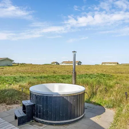 Three-bedroom Holiday In *