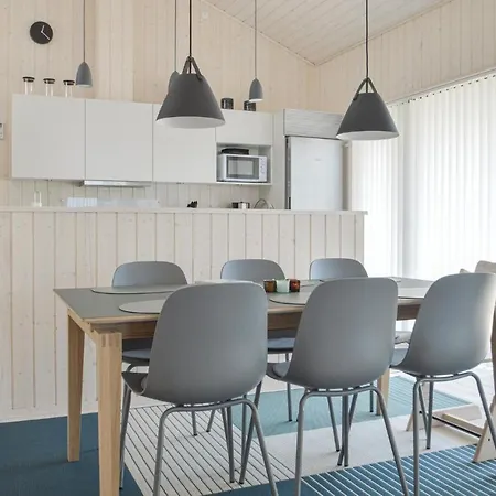 Three-bedroom Holiday In Løkken